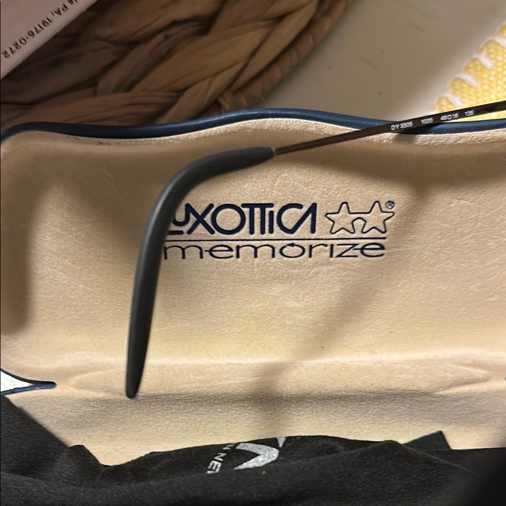 Dkny Stylish Rectangular Eyeglass Frames - image 8